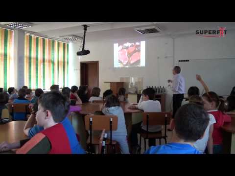 Scoala altfel – lectie de nutritie pentru copii la Scoala 196 (secvente)
